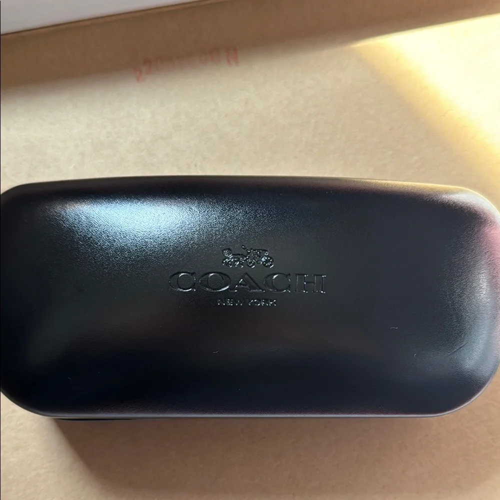 Coach Black Sunglasses Sleek Design - Picture 4 of 4